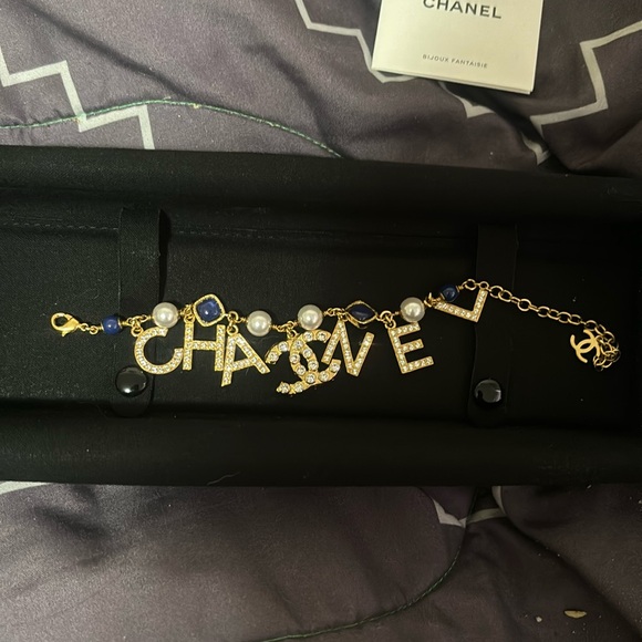 1️⃣3️⃣5️⃣0️⃣ brand new Authentic Chanel bracelet - Picture 1 of 5